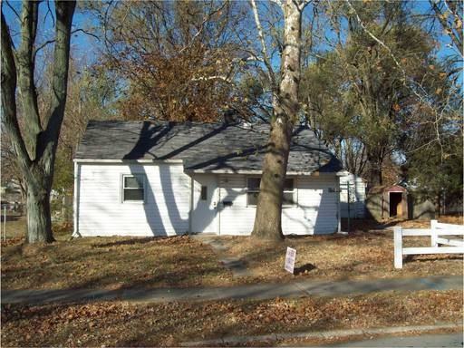 1107 Roosevelt Dr - Photo 2 of 8