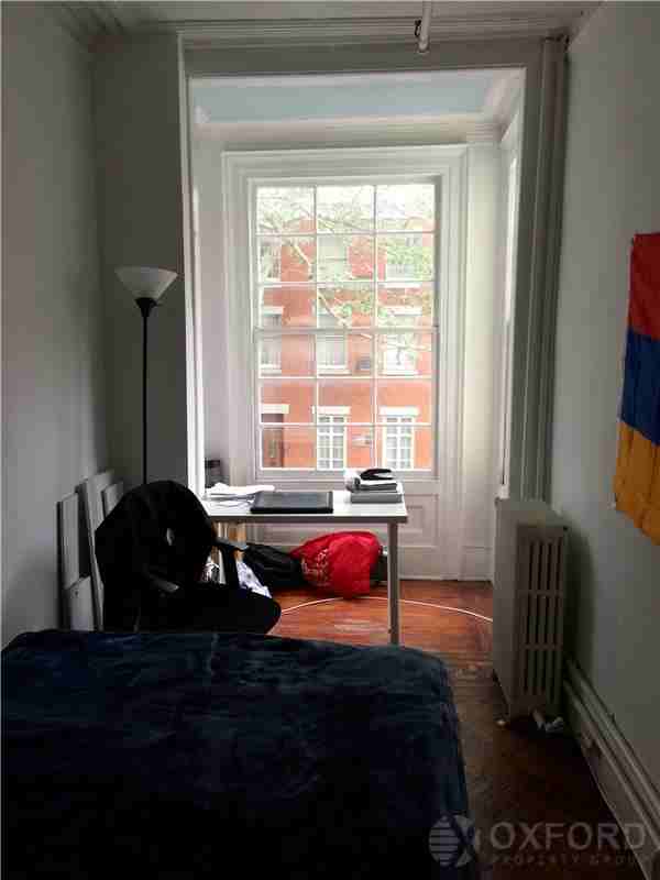 135 Henry St - Photo 3 of 12