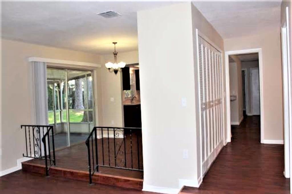 615 Prairie Ln - Photo 2 of 14