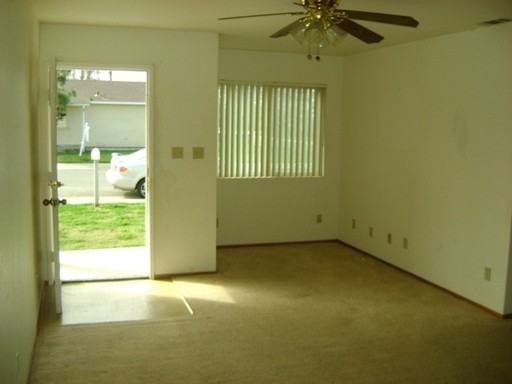 3948 Kern St - Photo 3 of 5