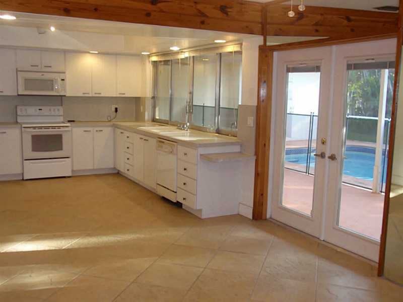 911 SW 69th Terrace - Photo 2 of 12