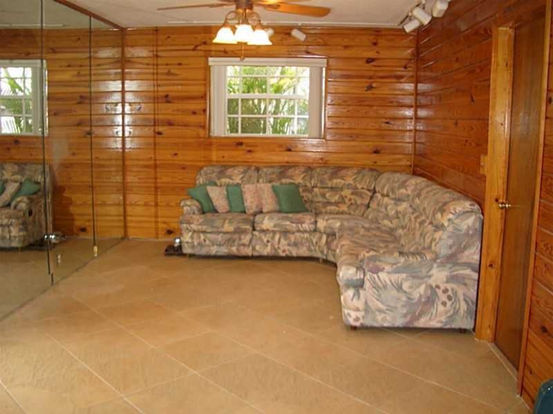 911 SW 69th Terrace - Photo 3 of 12