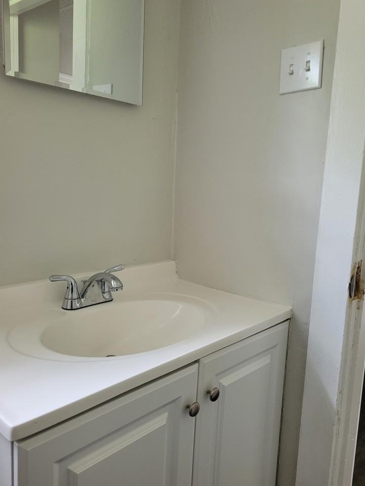 512 Iowa Ave #1 - Photo 2 of 6