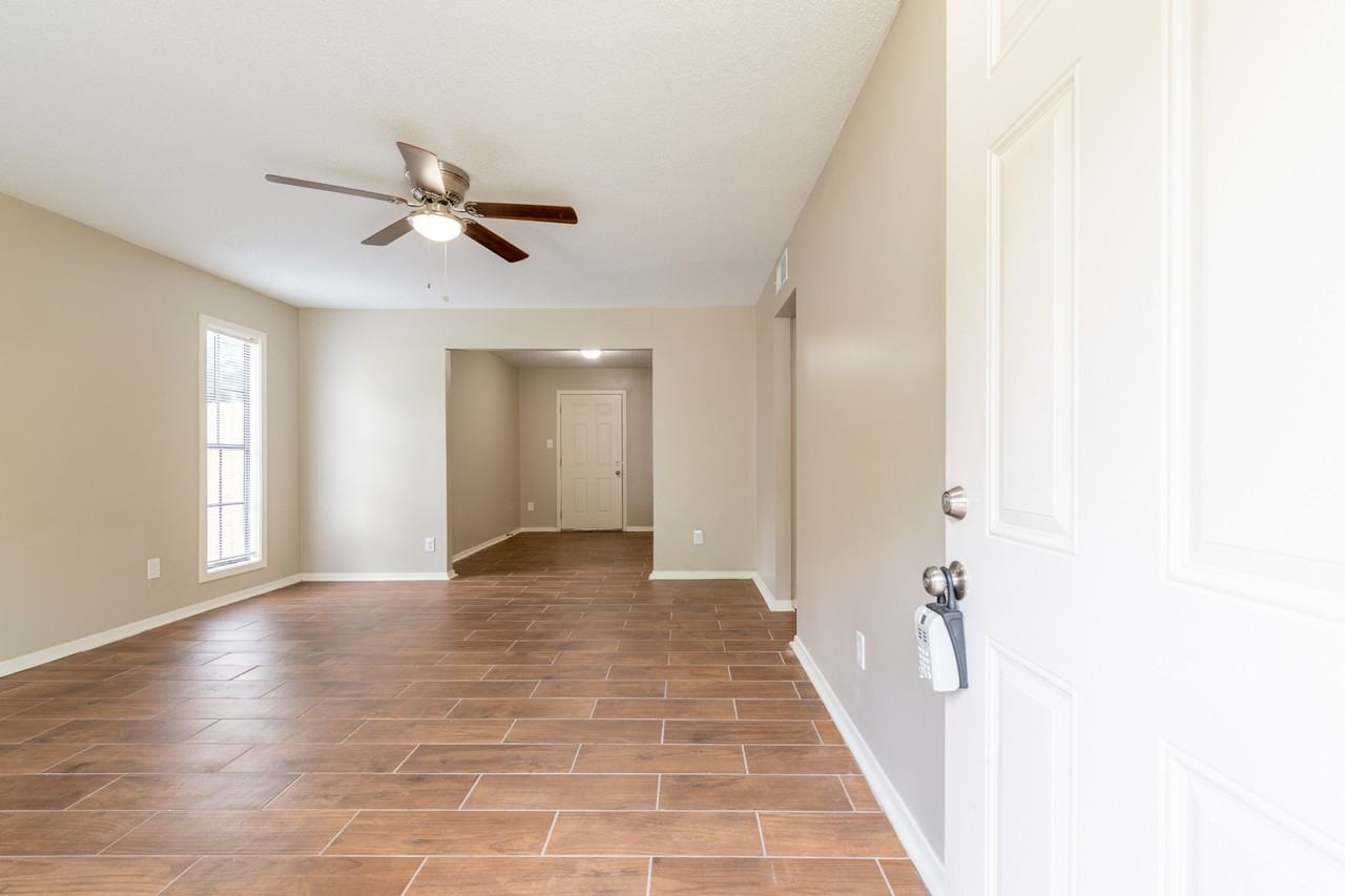 3869 Winwood Dr #1 - Photo 3 of 40