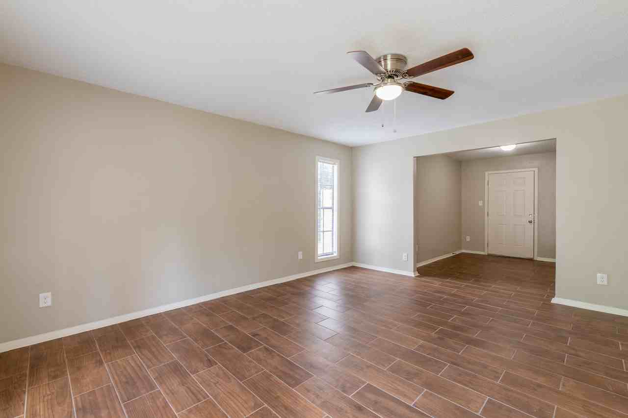 3869 Winwood Dr #1 - Photo 4 of 40