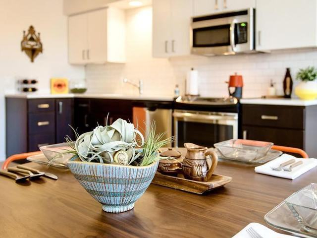 2625 E Burnside St - Photo 4 of 23