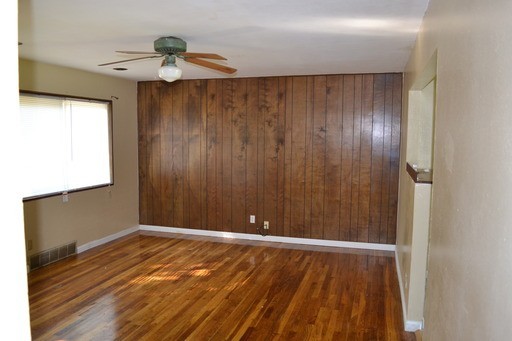 272 Elmdale Dr - Photo 2 of 13