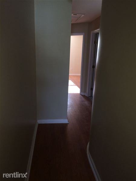 1645 E Main St Fl 3 - Photo 3 of 7