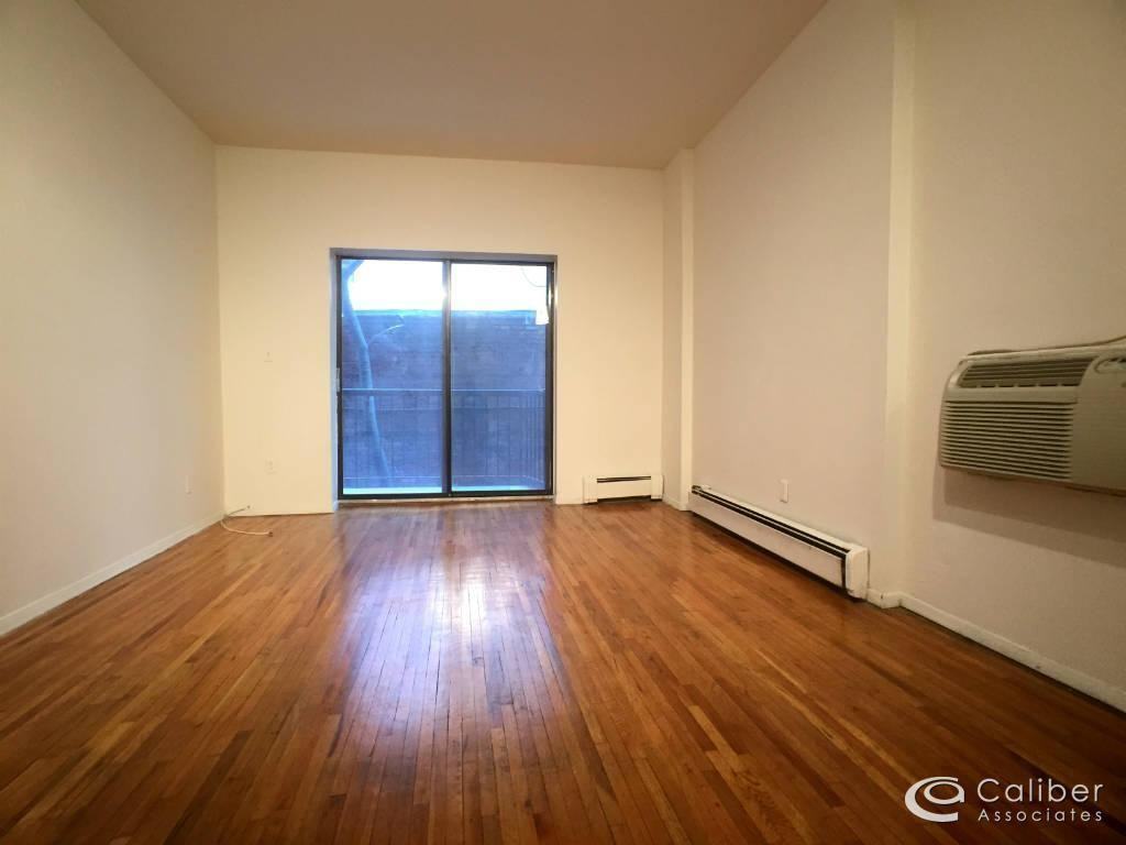 E 25th St #CC008