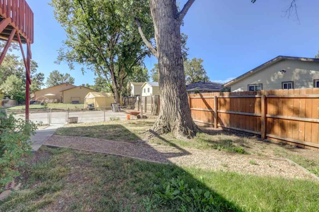 1331 Merl Pl - Photo 3 of 17