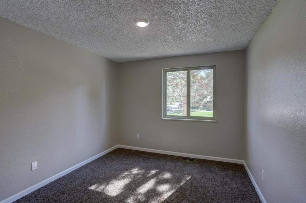 1331 Merl Pl - Photo 5 of 17