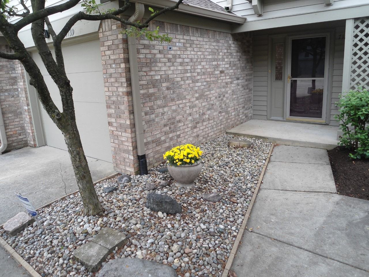 7139 Sea Pine Dr - Photo 2 of 16