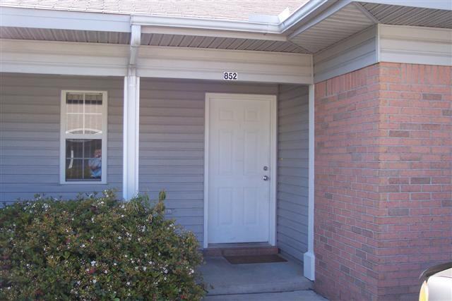 852 Radford Ct - Photo 2 of 9
