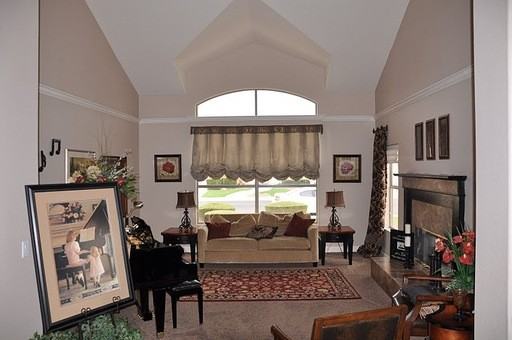 1027 E Constitution Dr - Photo 3 of 12