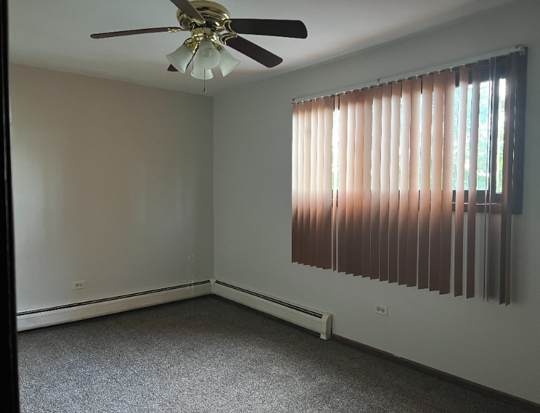 14631 Lamon Ave #2N - Photo 4 of 10