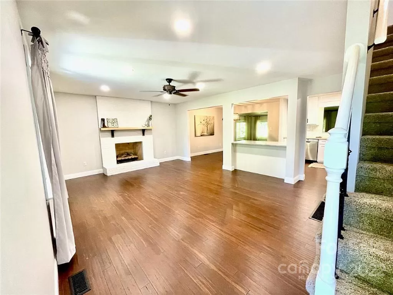 9 Justin Dr - Photo 2 of 14