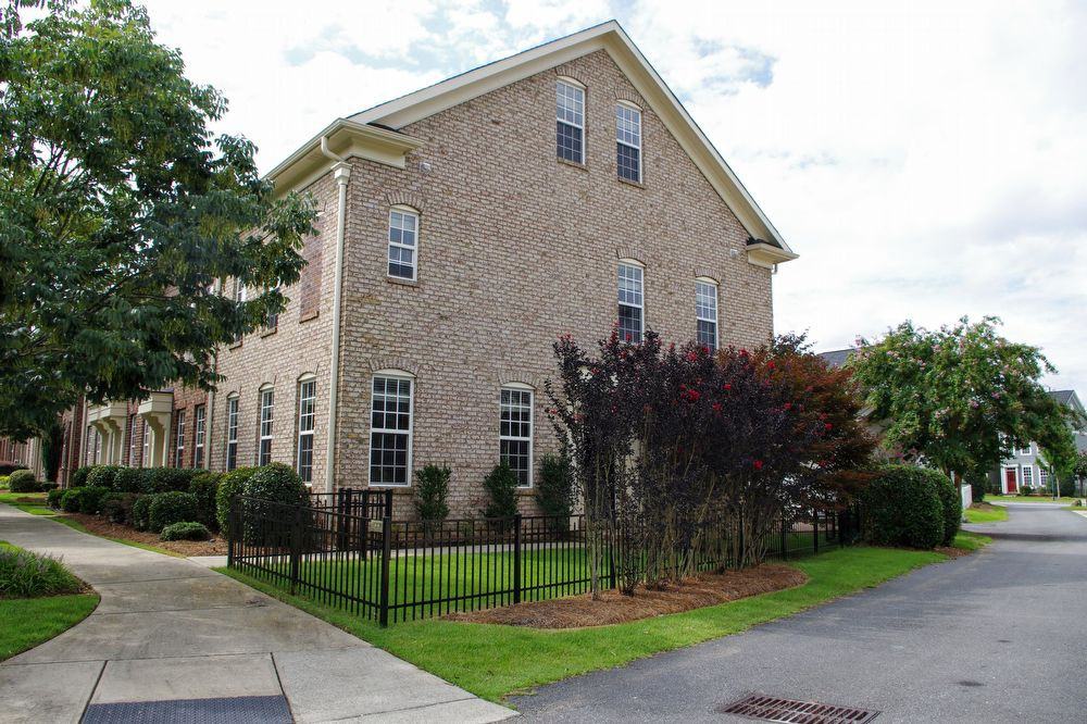 916 Gardners Way - Photo 2 of 35