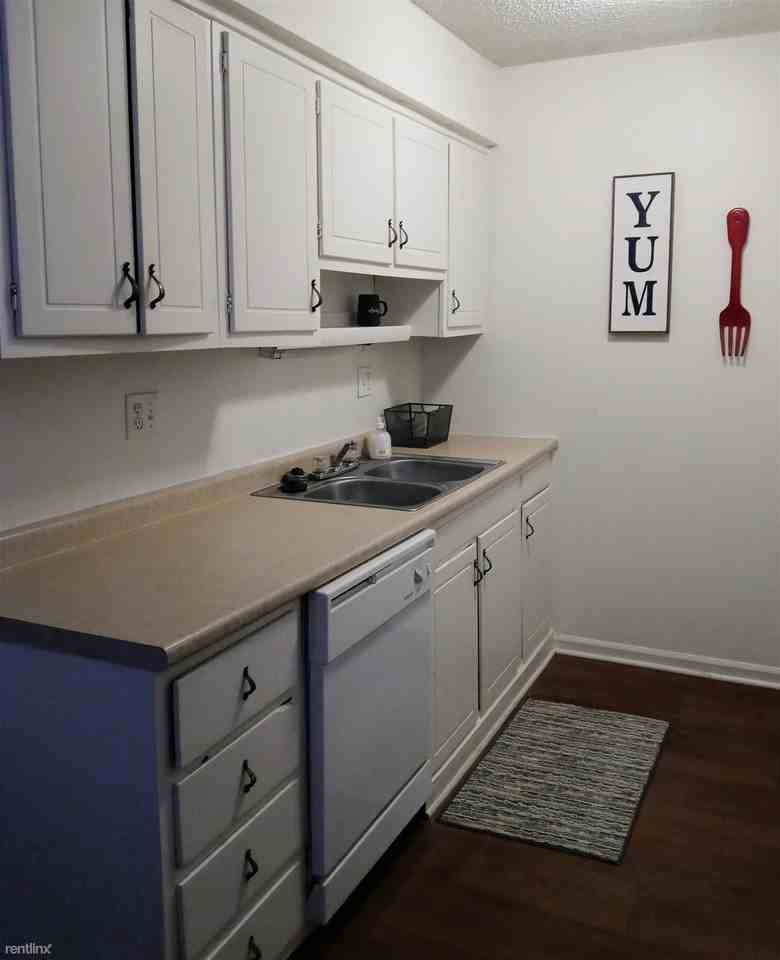 Grand River Ridge Apartments (308 Van Buren St) 400 Van Buren St