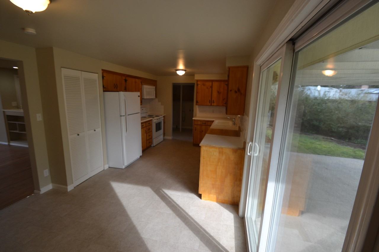 730 Maplewood Ave - Photo 2 of 14