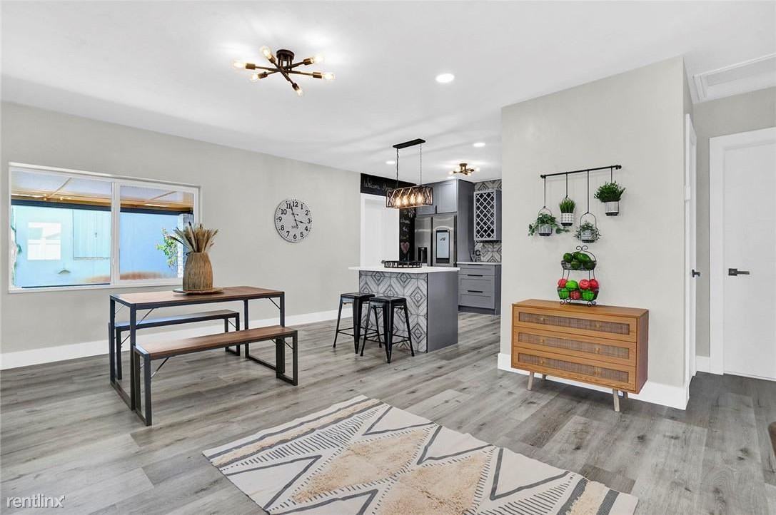 913 Sw 22nd St - Photo 2 of 21