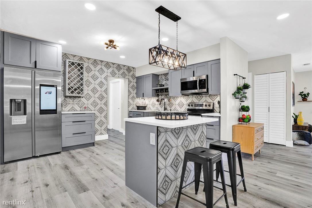 913 Sw 22nd St - Photo 3 of 21