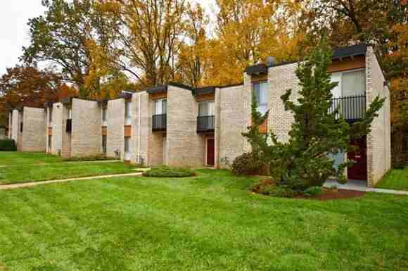 Towne Crest Apartments and Townhomes - Photo 2 of 22