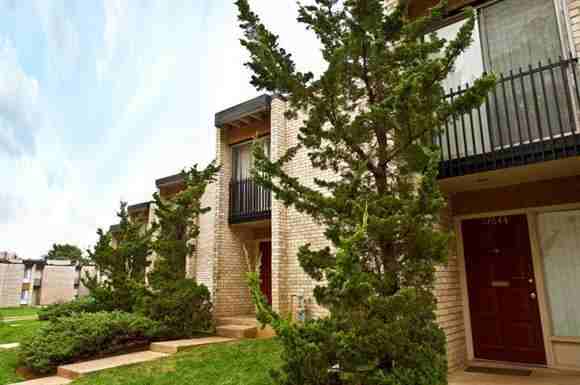 Towne Crest Apartments and Townhomes - Photo 3 of 22