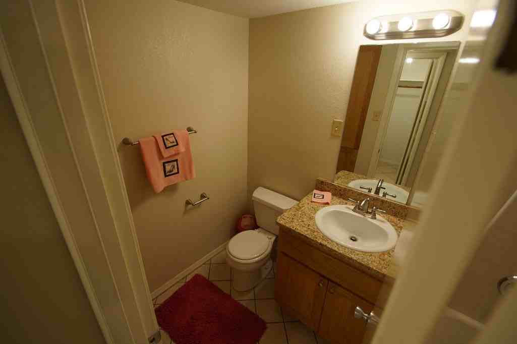 601 W 11th St - Photo 3 of 16