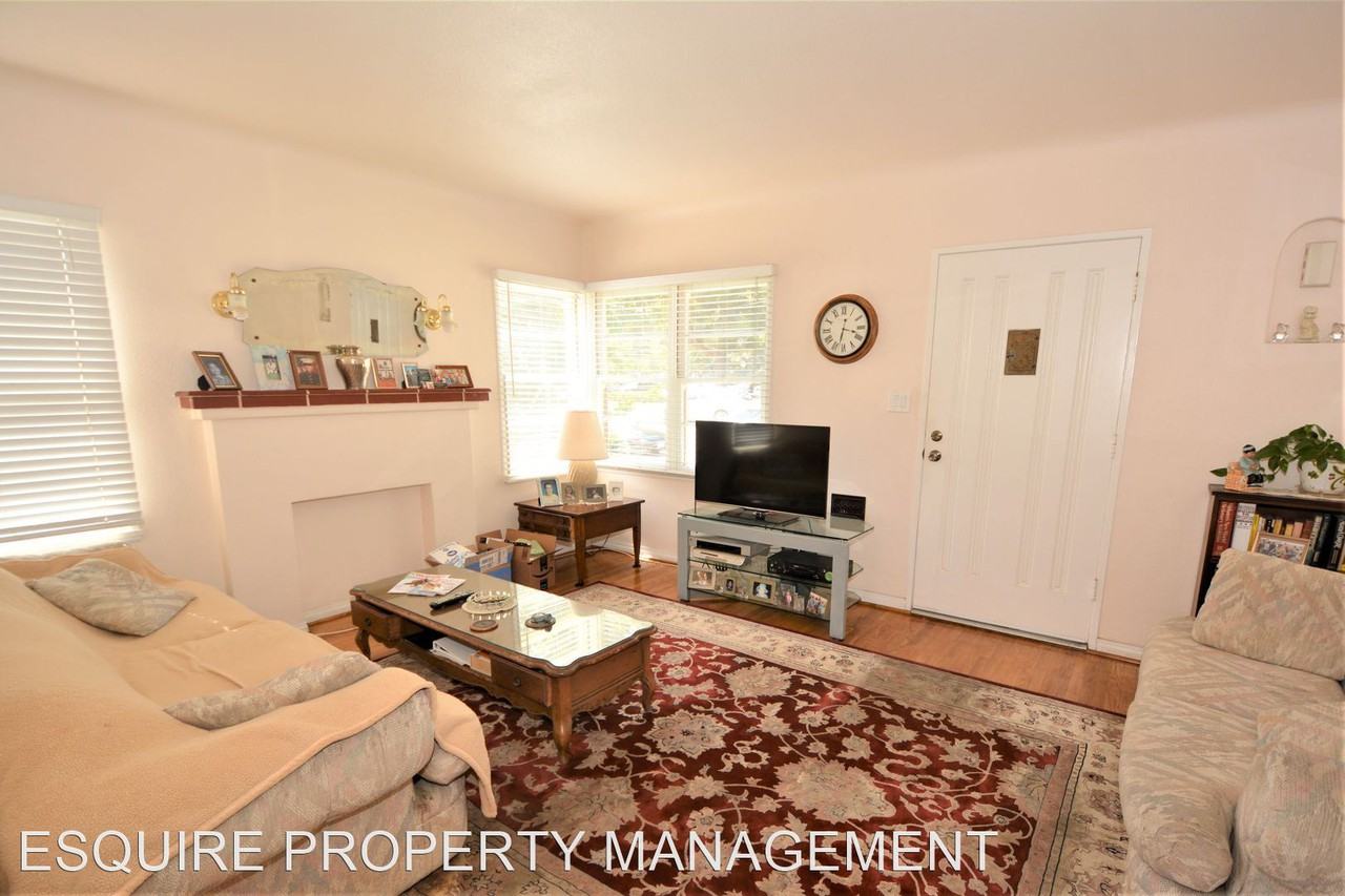 248 Palm Dr - Photo 3 of 14