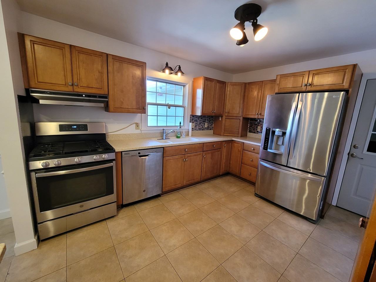 111 Clyde Ave - Photo 3 of 17