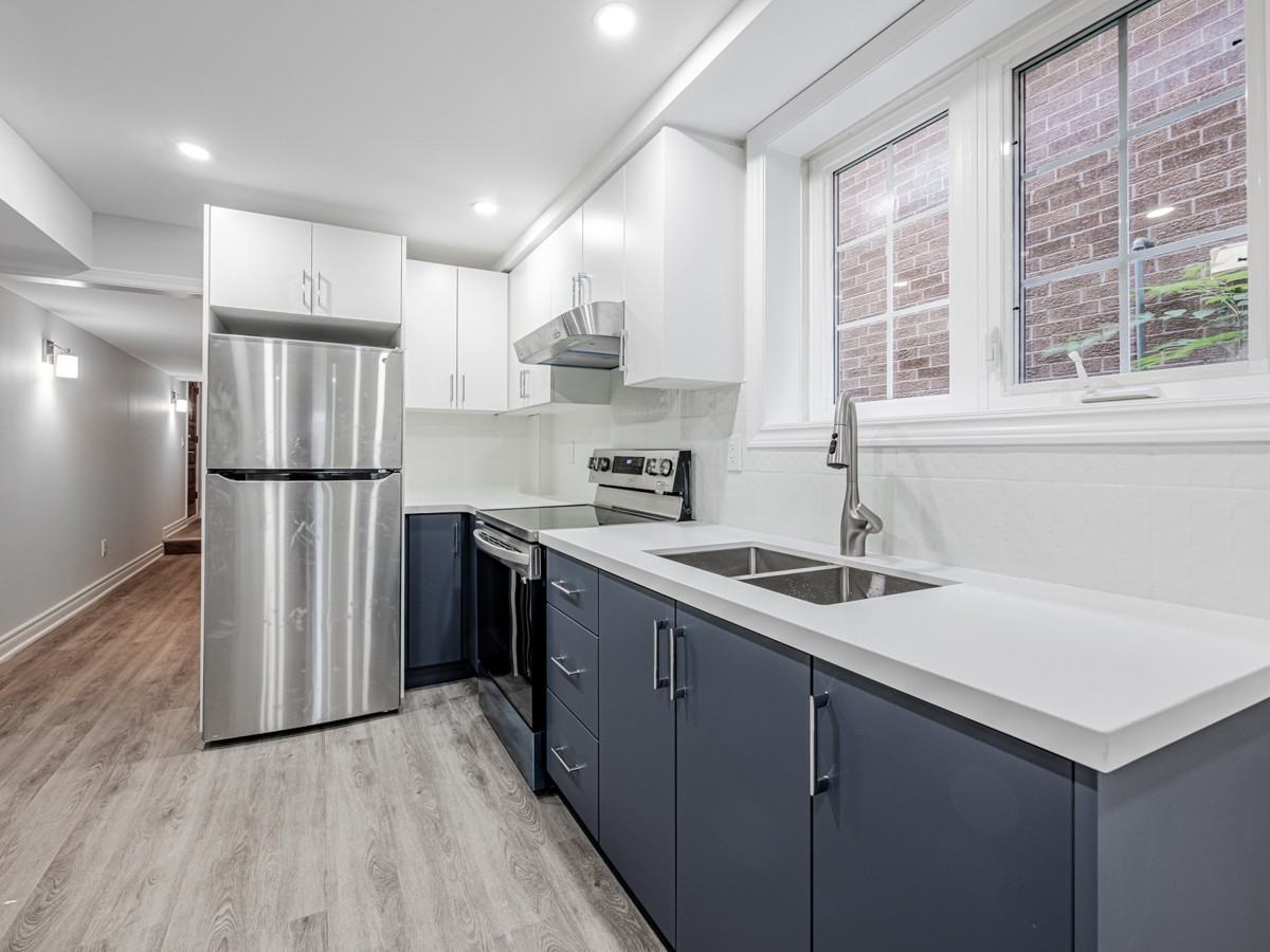 93 Sandown Avenue - Photo 4 of 27