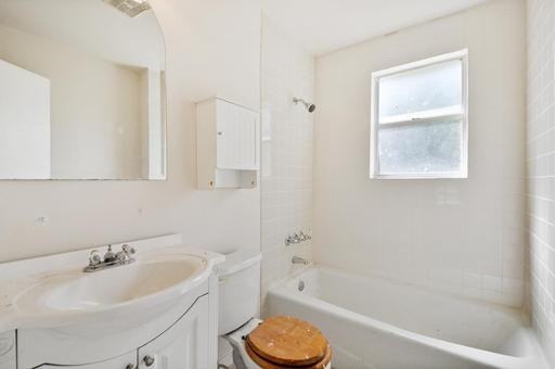 648 Morrel Ave - Photo 3 of 10