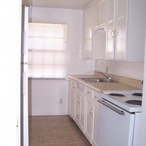 302 E 26th Ave - Photo 3 of 5