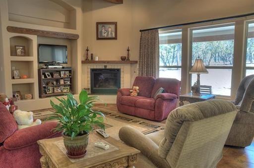 8 Holiday Dr - Photo 3 of 15