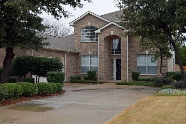 7517 Parkgate Dr - Photo 2 of 32