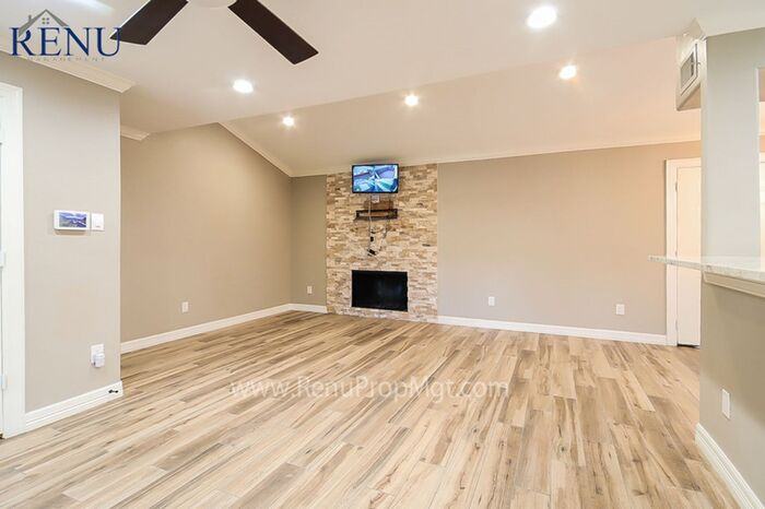 10329 Rockcrest Dr - Photo 2 of 13