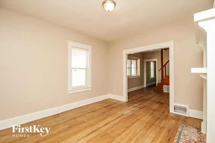 1142 Richmond Ave - Photo 2 of 15