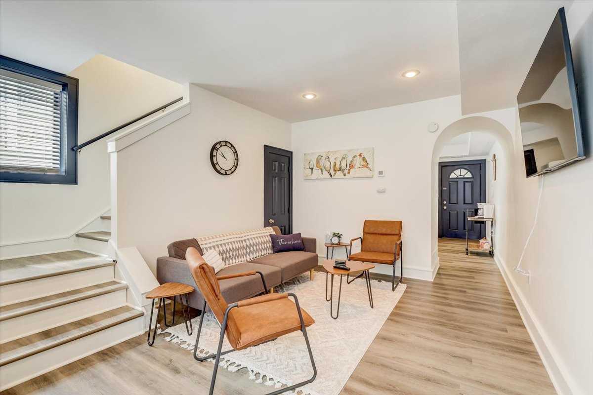 1855 N Pulaski St #1