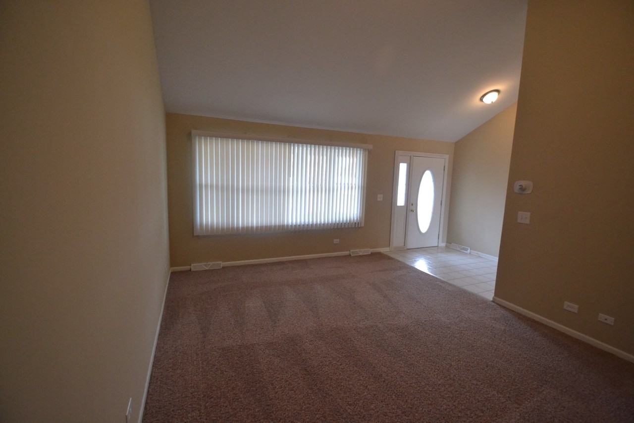 24218 W Frances Ct - Photo 2 of 10
