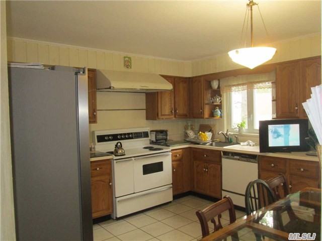 131 Colonial Rd - Photo 2 of 6