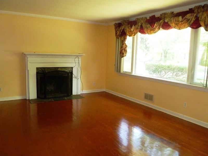 98 Irving Ave - Photo 3 of 8