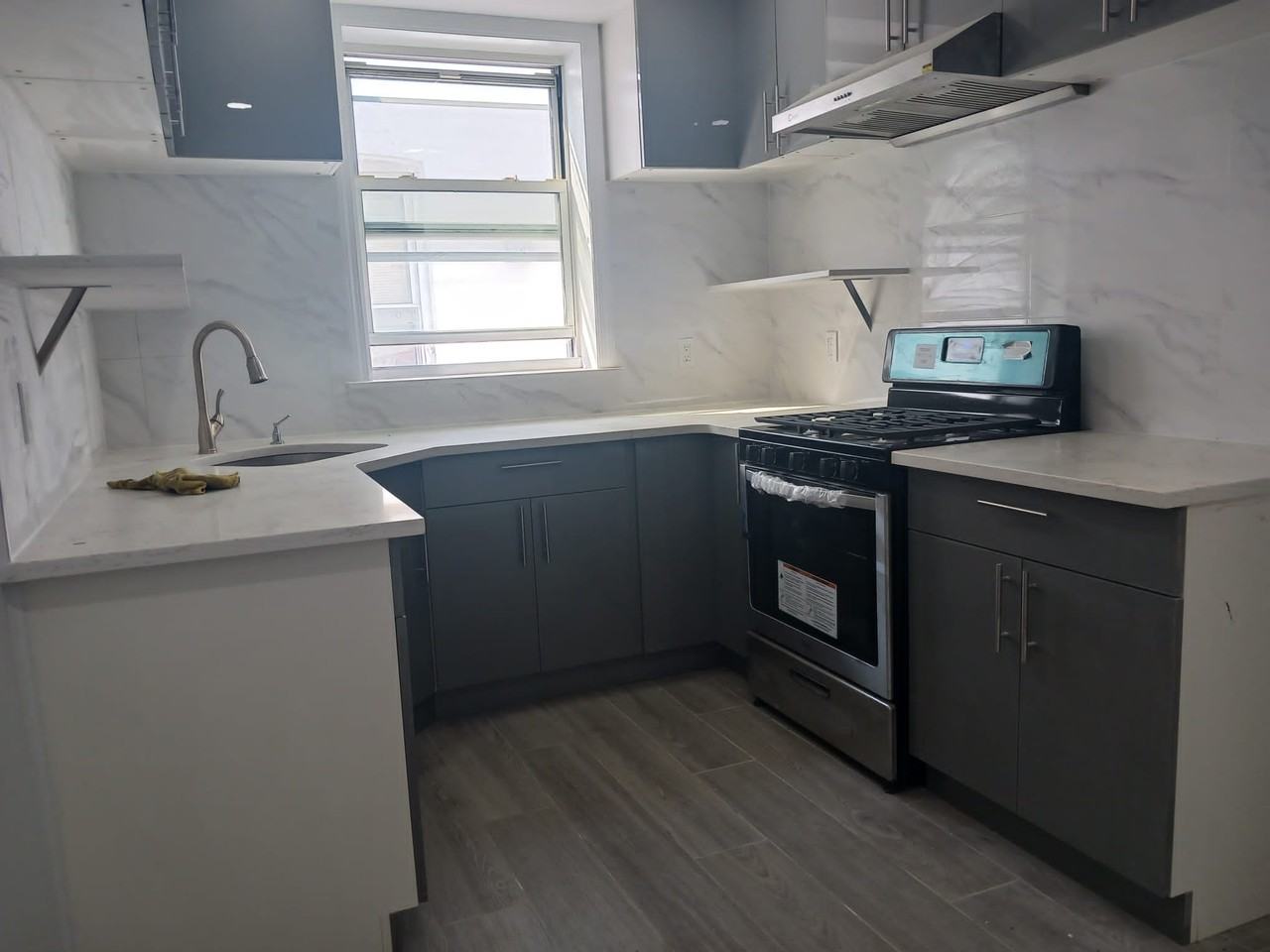 1355 West 7th Street 2f - Photo 3 of 11