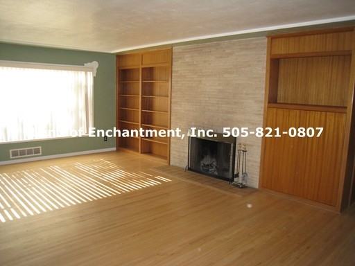 1409 Valencia Dr NE - Photo 3 of 15