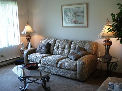 Autumnwood Apartments 717 Irving Avenue - Photo 3 of 4