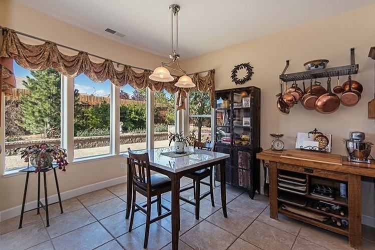 4580 Thorpe Ct - Photo 2 of 19