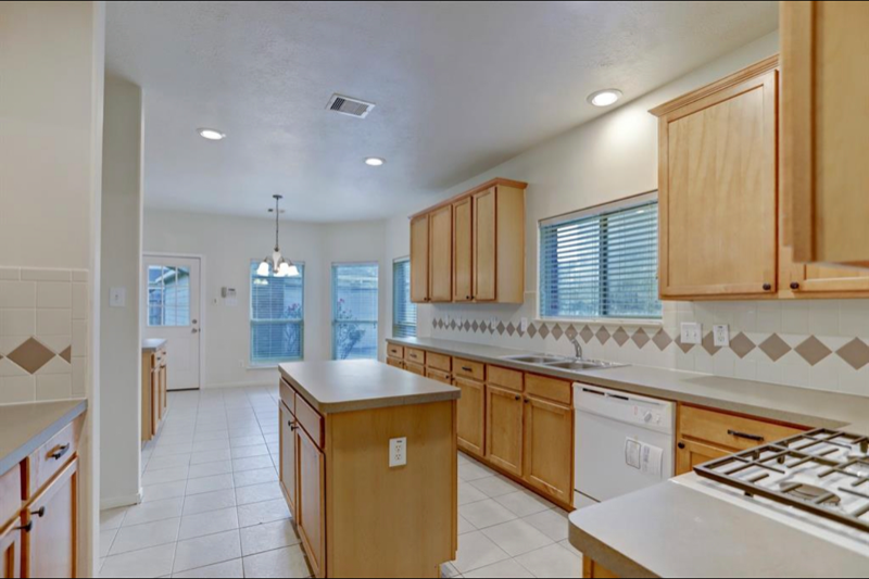 19927 Cypresswood Sq - Photo 4 of 7