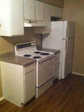 830 Stadium Dr - Photo 2 of 6