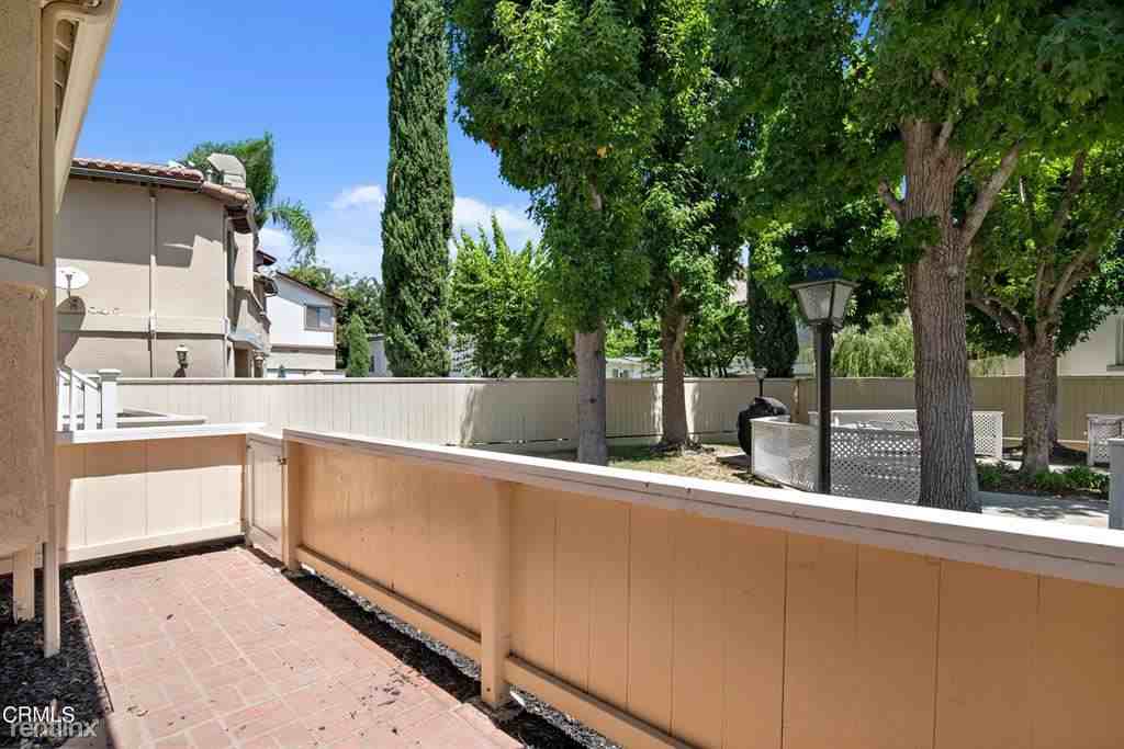 260 N Mar Vista Ave #2 - Photo 2 of 10