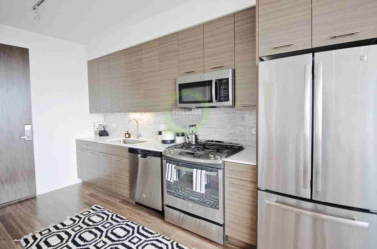 347 W Chestnut St - Photo 3 of 11