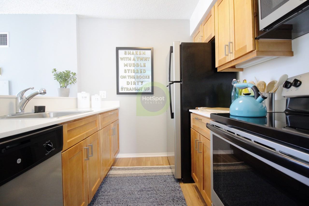 750 N Dearborn St #1-1 - Photo 4 of 12